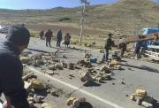 En estado de excepción, bloquean la carretera Potosí – Sucre por la escasez de combustible