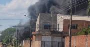 Vecinos reportan incendio en una vivienda en la zona del Plan Tres Mil