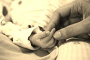Mujer entierra a su bebé de siete meses tras hallarla sin vida y luego se entrega a la Policía