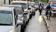 Reportan filas por gasolina en surtidores de Santa Cruz, Oruro y Potosí
