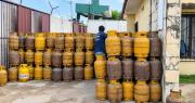 Distribución de garrafas vuelve a los barrios de Santa Cruz tras acuerdo con Gobierno