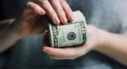 ¿Sube o baja?: así está la cotización del dólar oficial para este fin de semana