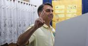 Flávio Bolsonaro vota en las presidenciales y dice que “Brasil necesita cambio”