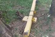Una niña de seis años murió tras caerle la estructura de un juego infantil en un parque de Santa Cruz