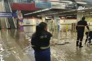 Fuerte lluvia causa inundaciones en Quito