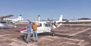 Dos pilotos cruceños cruzan el Ártico en un avión ligero