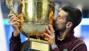 Djokovic conquista el Abierto de China tras el retiro de De Miñaur