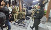 Hallan armas, municiones y chalecos antibalas en vehículo oficial que usaba Mariaca