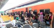En Santa Cruz, pasajeros optan por el tren ante el alza del pasaje en buses