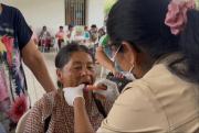 Vuelven a sonreír: más de 40 adultos mayores recibieron placas dentales en Santa Cruz de la Sierra