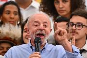 Lula usa la motosierra de Milei para arremeter contra Flávio Bolsonaro