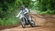 LUTO EN EL PREMIO INTEGRACIÓN DEL ORIENTE: Piloto de motos se estrella contra una camioneta