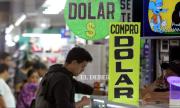 El dólar oficial cae 2,25% en Bolivia en diez días