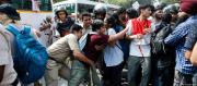 PROTESTAS EN INDIA DEJAN HERIDOS Y MILES DE DETENIDOS
