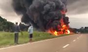 Camión cisterna se vuelca y arde en llamas en la carretera Santa Cruz-Cochabamba