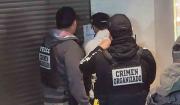 Esposo denuncia el arresto de una trabajadora de la joyería atracada en un centro comercial