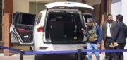 SECUESTRAN TRES ARMAS Y OTROS OBJETOS DEL VEHÍCULO DE ROGER MARIACA