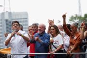 Lula busca conquistar a los brasileños que no votaron