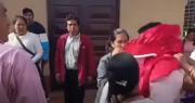 Comunarios agreden a un juez e intentan ponerle una pollera y una blusa por suspender audiencia