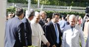 El papa ingresa caminando al hospital Gemelli donde este martes será operado de un nódulo pulmonar