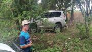Comerciante de hoja de coca es hallado sin vida dentro de su vagoneta en Villa Tunari