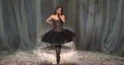 Rosalía canta ‘Reliquia’ con los pies en punta ante el público de ‘Saturday Night Live’