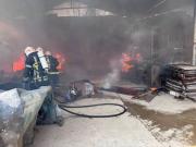 Incendio consume tres depósitos de la alcaldía de Cochabamba