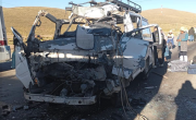 Minibús chocó contra un tráiler en la carretera La Paz-Oruro, dos personas fallecieron y dos resultaron heridos