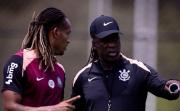 Clarence Seedorf debuta con la misión de parar la caída libre del Corinthians