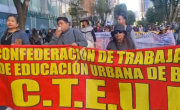 Marcha de maestros en La Paz terminó con intervención policial tras intento de bloqueo