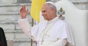 El secretario de Estado del Vaticano pide esperar la evolución del Papa para saber sus planes