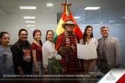 Diputada Ruelas entregó un reconocimiento a una gestora cultural del Carnaval de Oruro