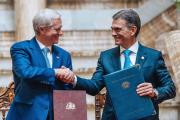 Bolivia y Chile acuerdan desarrollar un corredor bioceánico de fibra óptica