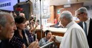 El papa León XIV abandona el hospital Gemelli de Roma tras la operación por un cáncer