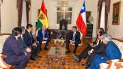 Gobernador de Tarapacá afirma que Paz prometió no regularizar autos robados en Chile