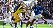 Chelsea gana 2-0 a Everton, pero Dibu Martínez queda KO por golpe en la cabeza