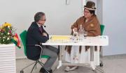 De pollera y en honor a sus padres, científica boliviana obtiene doctorado en Suecia para proteger el café de los Yungas