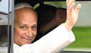 Papa regresa al Vaticano tras operación de cáncer de pulmón