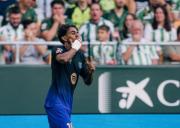 El Barça golea a un combativo Betis al ritmo de Lamine Yamal