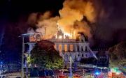 CAOS, SAQUEOS Y DISTURBIOS EN FRANCIA: Manifestantes incendian el histórico ayuntamiento de Limoges