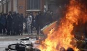Edificios en llamas, saqueos y más de 1.200 detenidos en multitudinarias protestas en Francia
