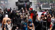 Miles marchan en Chile para conmemorar el estallido y protestar contra recortes de Kast