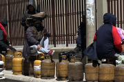 Alcalde anuncia decomiso de garrafas y procesos penales contra especuladores de GLP en Oruro
