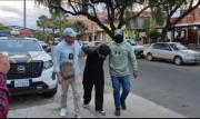 Lo atrapan mientras empujaba una moto para robarla