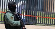 Aprehenden a una mujer tras allanar dos inmuebles vinculados al caso de los acribillados en Santa Cruz