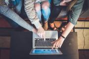 Acceso a internet y sus riesgos: desinformación plantea desafíos para la educación digital