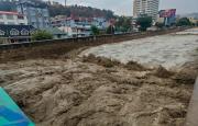Intensa precipitación casi genera desborde en La Paz; Alcalde pide no botar basura a la calle