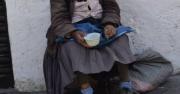 Gobierno denuncia que familiares obligan a adultos mayores a pedir limosna en las calles y alertan sobre trata de personas