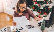Cinco hábitos que pueden dañar sus finanzas durante las fiestas de fin de año