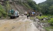 Suspenden temporalmente salidas de buses a los valles cruceños por el mal estado de la carretera